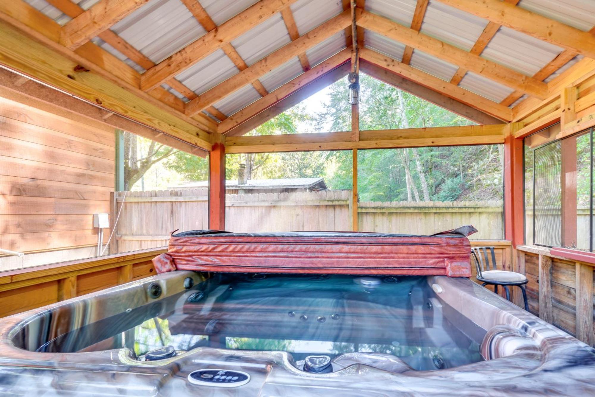Just Fur Relaxin Sevierville Cabin With Hot Tub! Екстер'єр фото