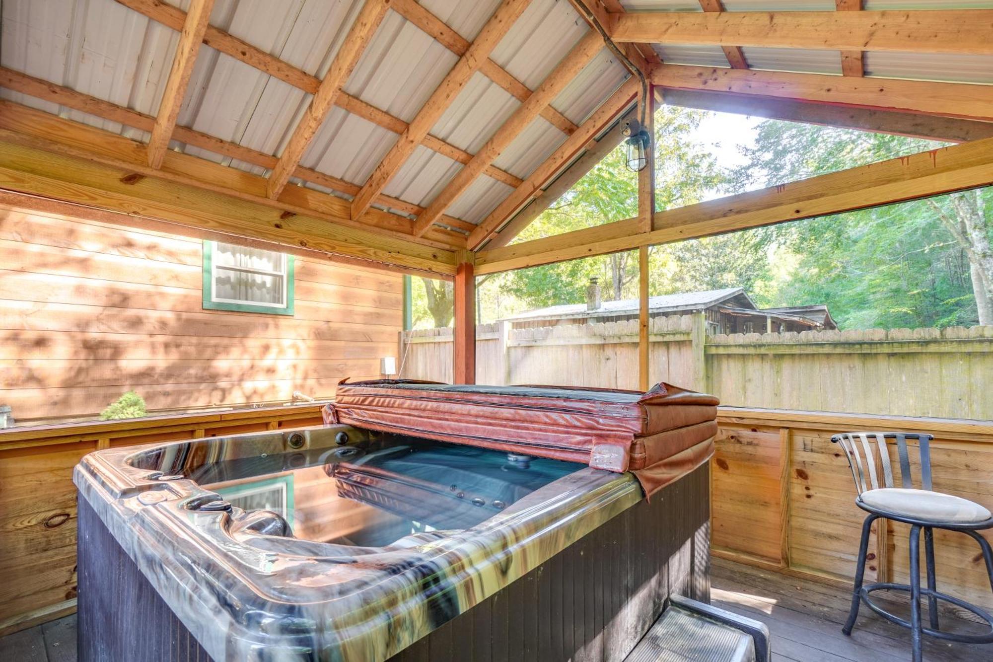 Just Fur Relaxin Sevierville Cabin With Hot Tub! Екстер'єр фото