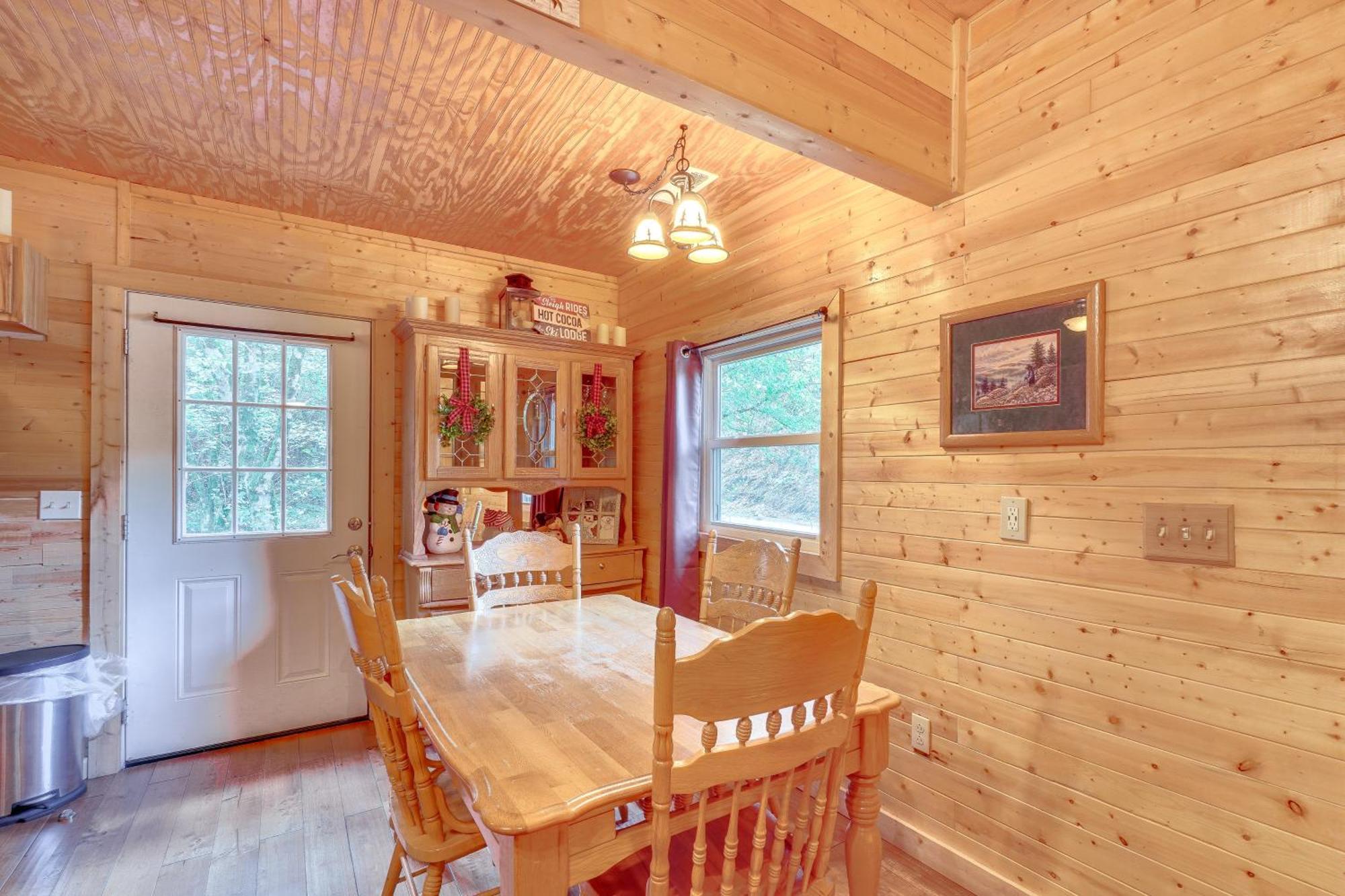 Just Fur Relaxin Sevierville Cabin With Hot Tub! Екстер'єр фото