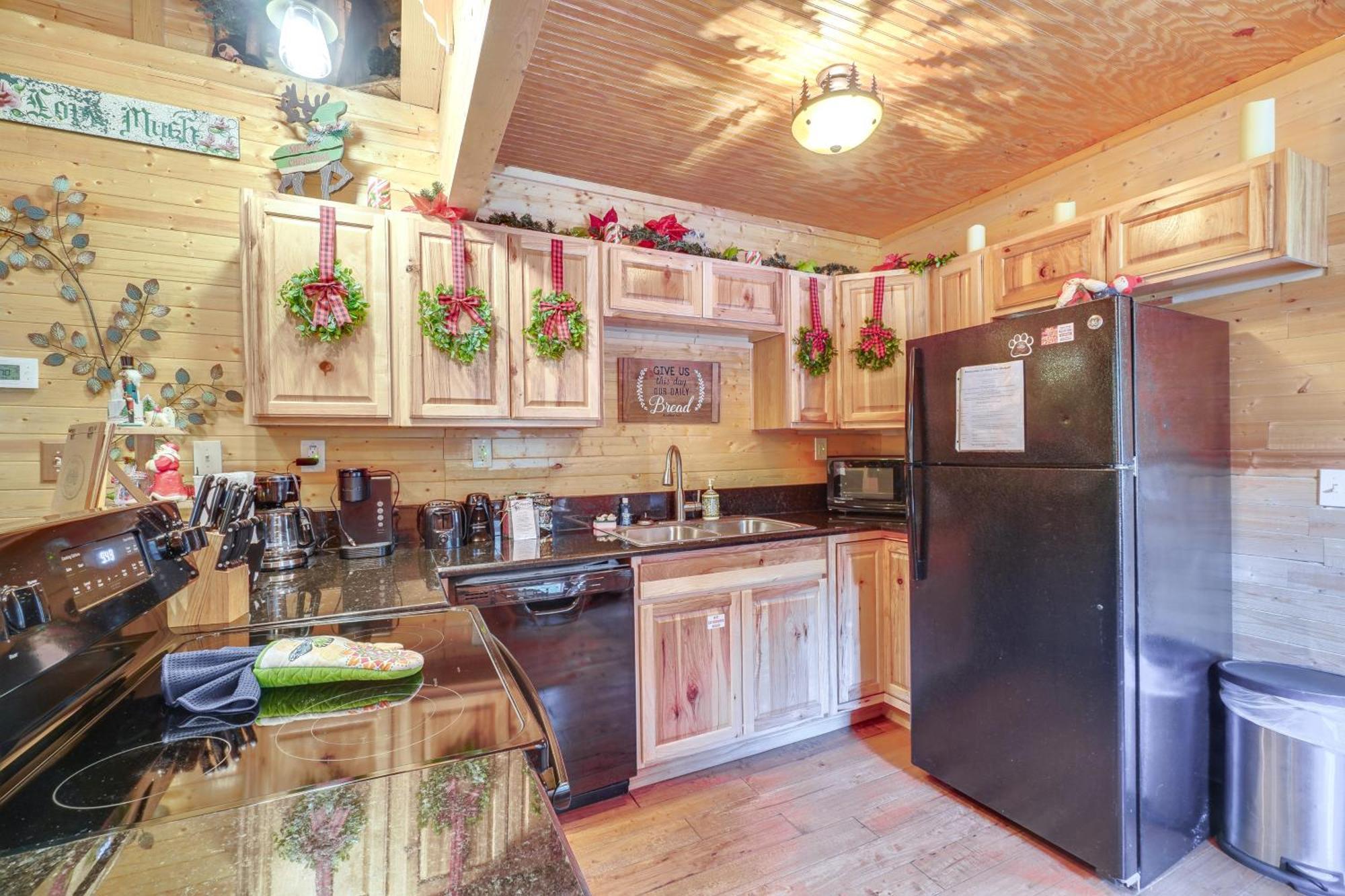 Just Fur Relaxin Sevierville Cabin With Hot Tub! Екстер'єр фото